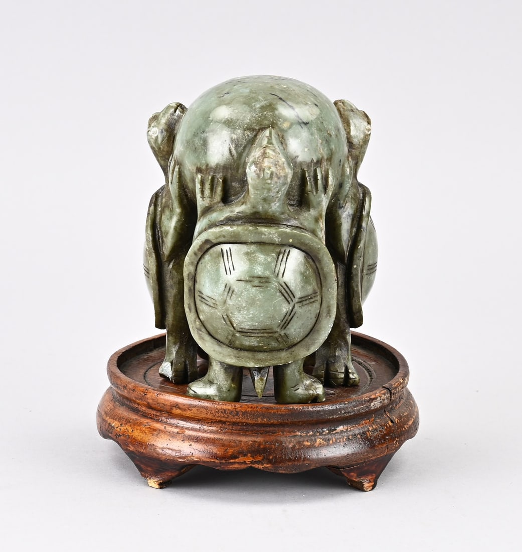 Chinese sculpture on a pedestal: Chinese natural stone sculpture on a pedestal, three turtles. 20th century. Dimensions: 13 cm. In good condition.