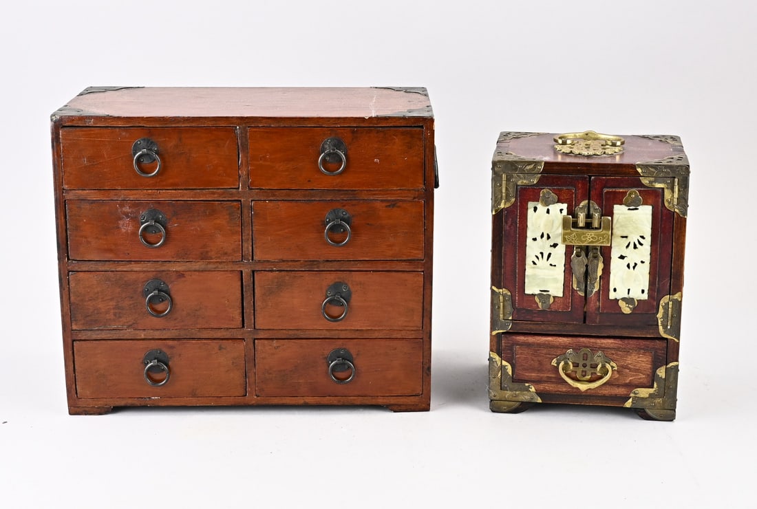 2x Chinese cabinet: Two old/antique wooden Chinese chests of drawers. 20th century. Dimensions: 22 x 30 cm. In good condition.