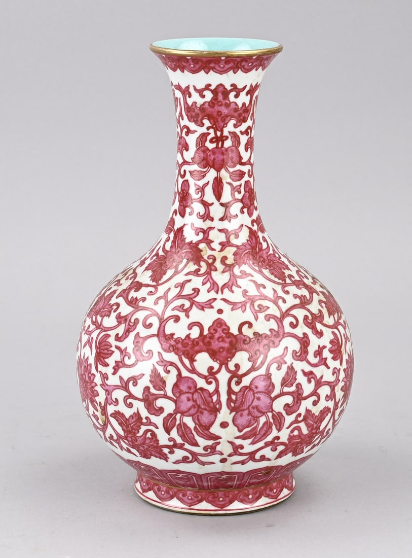 Rose family vase, H 24.5 cm.: Chinese porcelain Rose Family vase with fruit vines and gold rim decoration. With base mark. Dimensions: H 24.5 cm. In good condition.