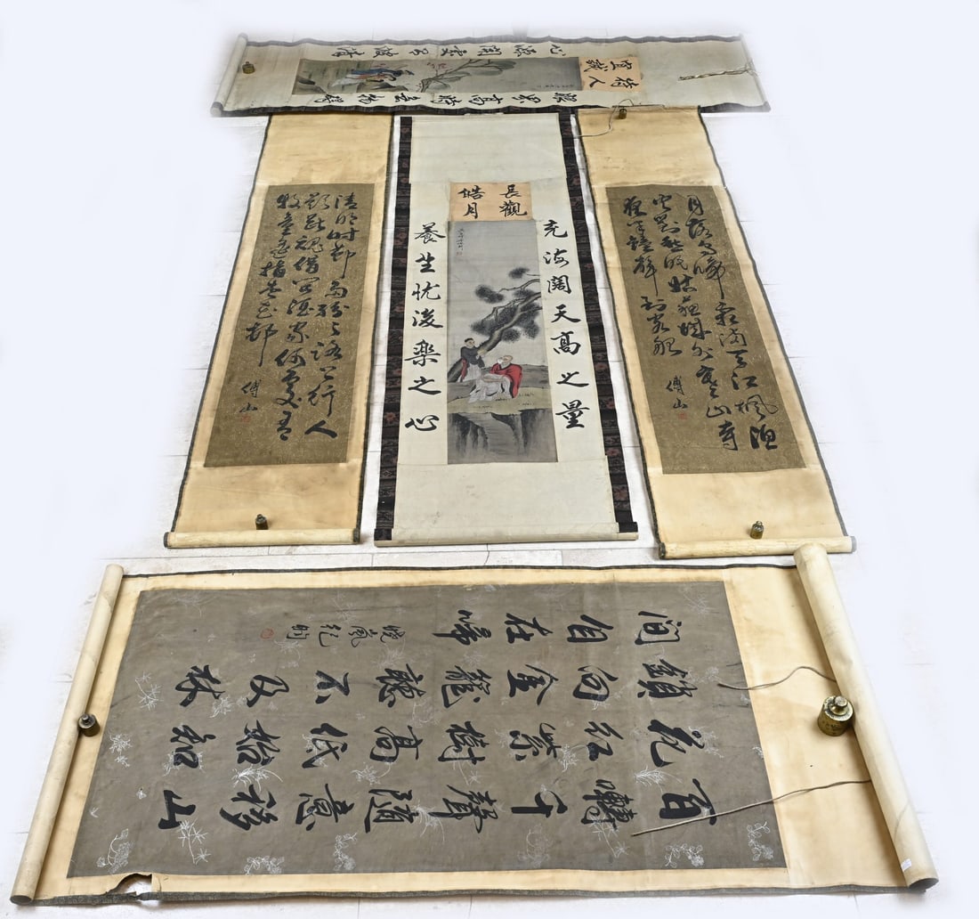 Lot of China (scroll painting etc.): Five diverse old Chinese scroll paintings. 20th century. Various subjects. Signed. Various sizes. In fair/good condition.