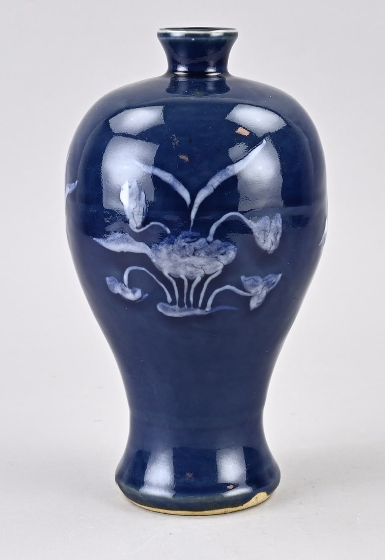 Chinese vase, H 22.5 cm. (1 of 2)