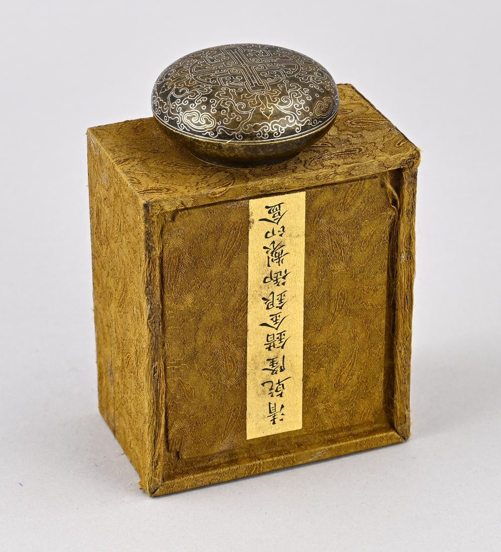 Chinese lidded box in storage box Ø 6 cm. (1 of 3)