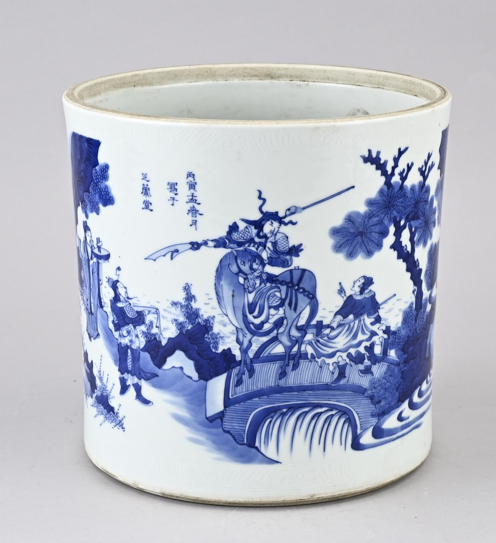 Chinese brushpot, 21 x 21 cm.: Old Chinese porcelain brushpot with figures in a landscape decoration + text. Dimensions: 21 x 21 cm. In good condition.