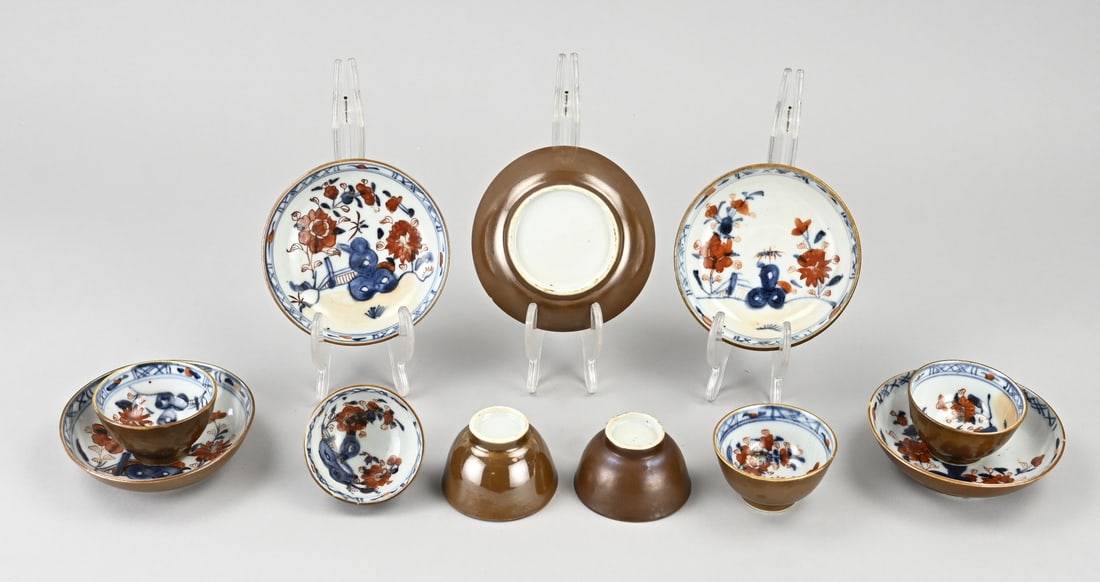 Lot of Capucine porcelain (11x): Set of 18th-century Chinese porcelain Imari Capucine cups and saucers. Garden decor. Dimensions: 5 x 10.5 cm. In good condition.
