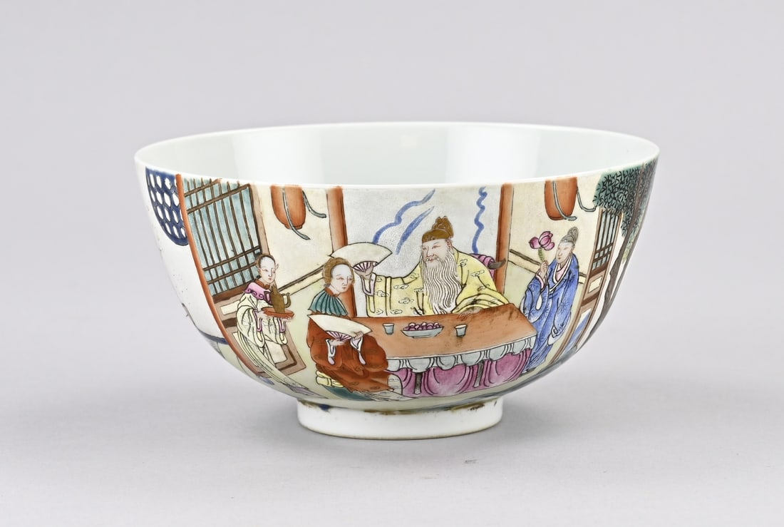 Chinese Family Rose bowl Ø 14.2 cm.: Detailed Chinese porcelain Rose Family bowl with enamel figure decoration all around. Base mark. Dimensions: Ø 14.2 cm. In good condition.