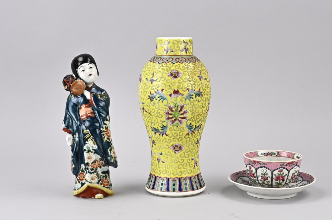 3x Chinese porcelain: Three pieces of Chinese porcelain. 20th century. 1x Rose family cup and saucer. 1x Vase, floral decoration, hairline crack. 1x Geisha with drum, slight glaze damage. Dimensions: 8 x 22 cm. In