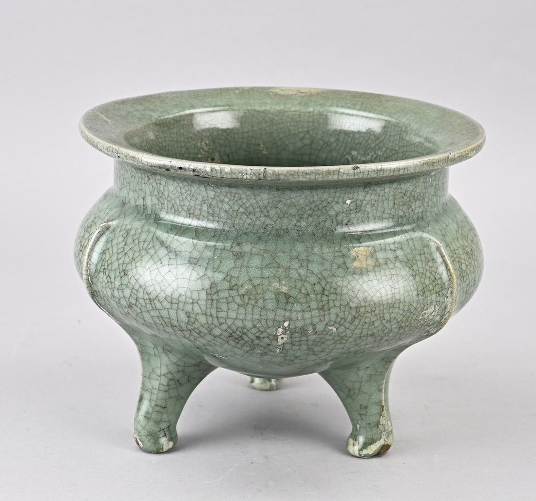 Chinese celadon censer Ø 20.6 cm. (1 of 2)