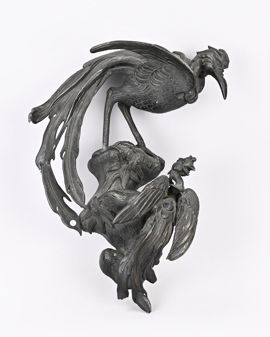 Chinese wall relief: Two antique Chinese bronze birds of paradise. Wall relief. 19th century. Dimensions: 37 cm. In good condition.