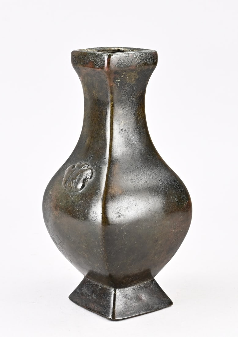 Antique Chinese bronze vase, H 22.3 cm. (1 of 2)