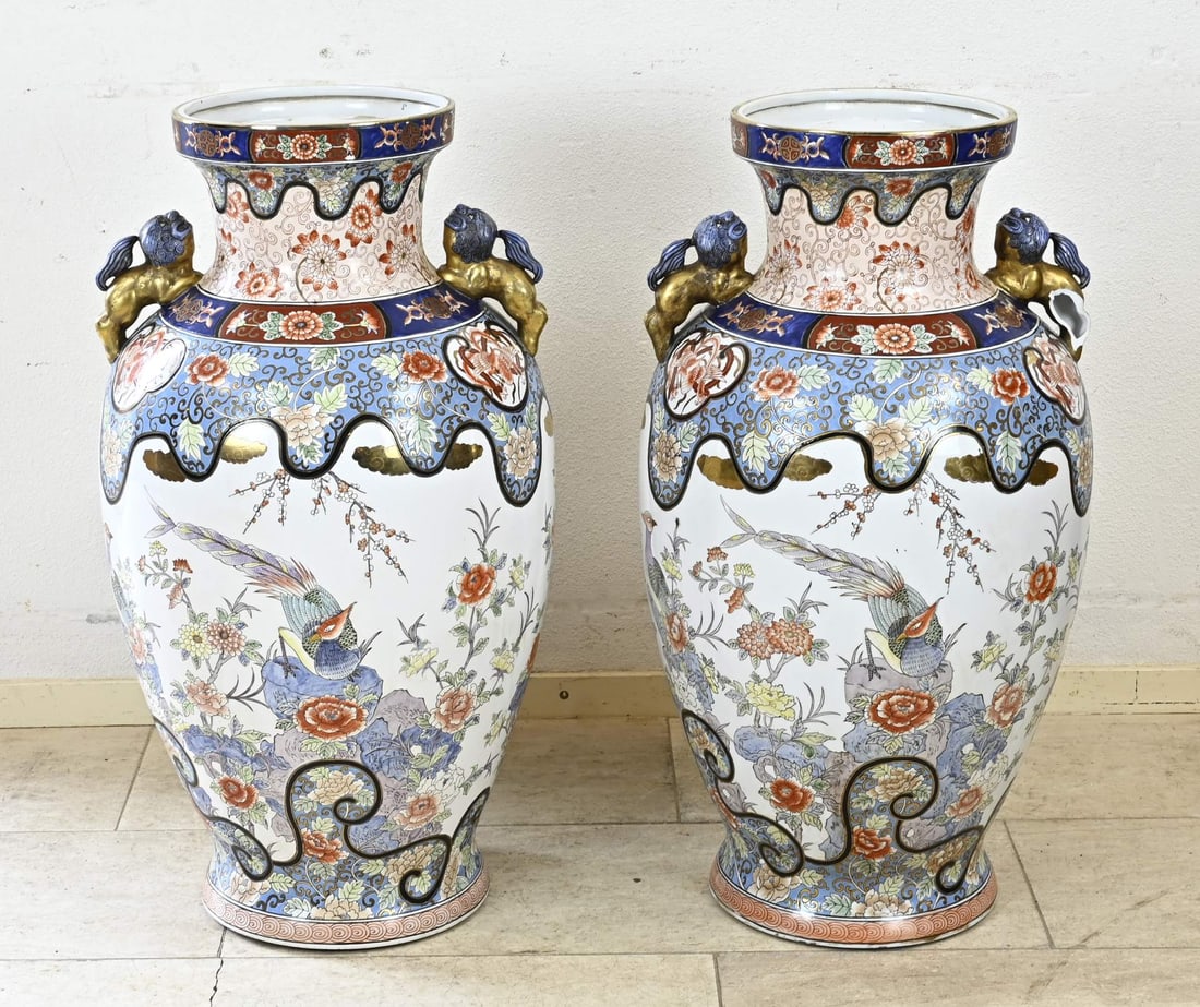 2x Japanese Imari vase, H 80 cm. (1 of 3)