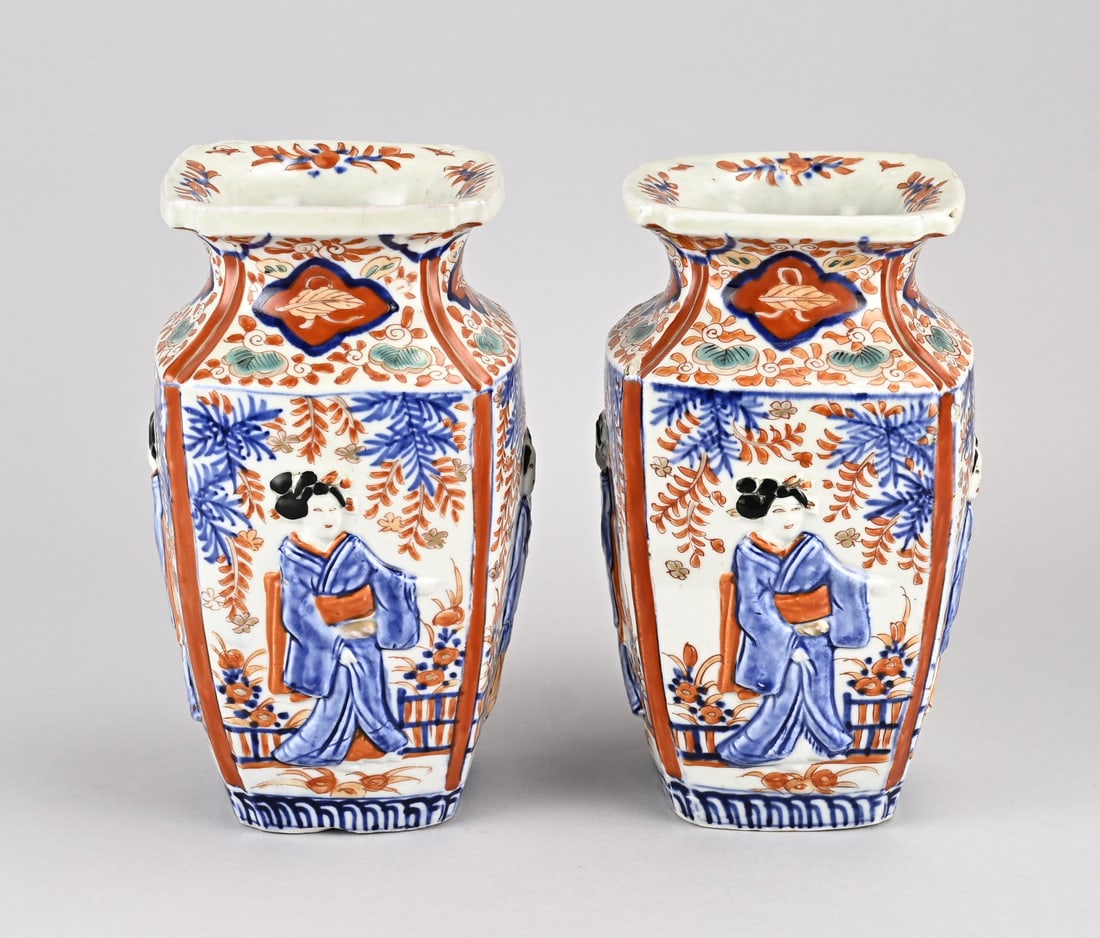 2x Japanese Imari vase, H 23 cm. (1 of 3)