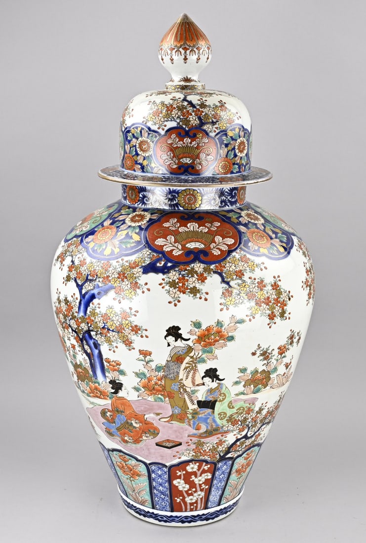 Japanese Imari lidded vase, H 80 cm.: Magnificent 19th-century Japanese porcelain Imari lidded vase with floral/figurative and gold decoration. Dimensions: H 80 cm. Hairline crack in the lid. In fair/good condition.