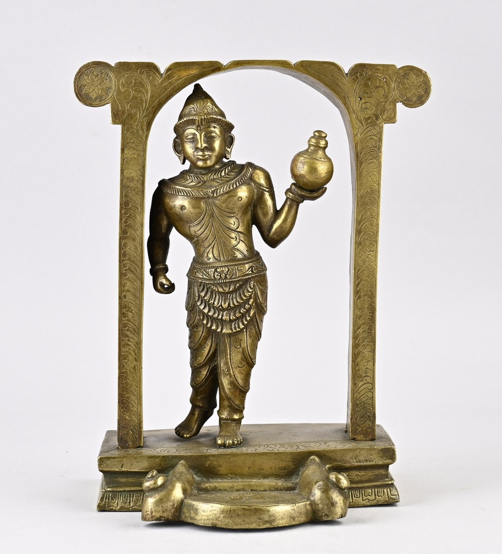 Tibetan bronze figure: Antique Tibetan bronze figure. Man with jug in a doorway. Dimensions: 28.5 x 22.5 x 16 cm. In good condition.