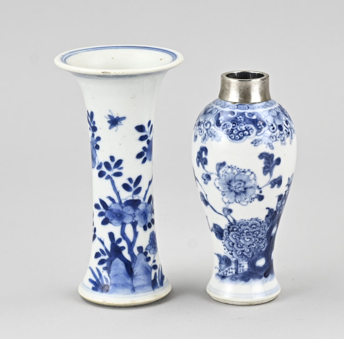 2x Chinese vase, H 13 - 13.5 cm.: Two 18th-century Chinese porcelain Cheng Lung vases with floral/garden decoration. Dimensions: H 13 x 13.5 cm. In good condition.