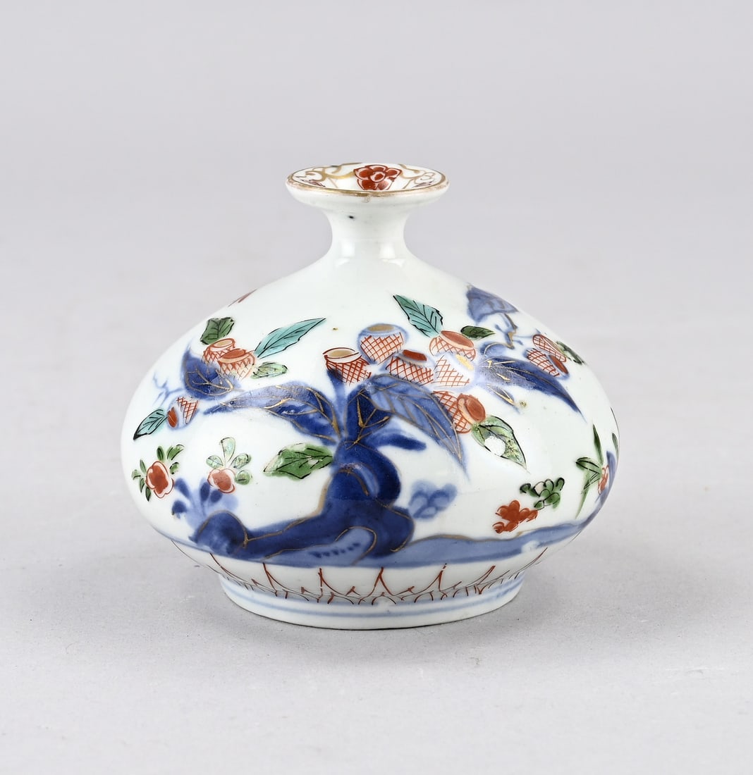 Chinese Imari vase, H 7.8 - Ø 9 cm. (1 of 2)
