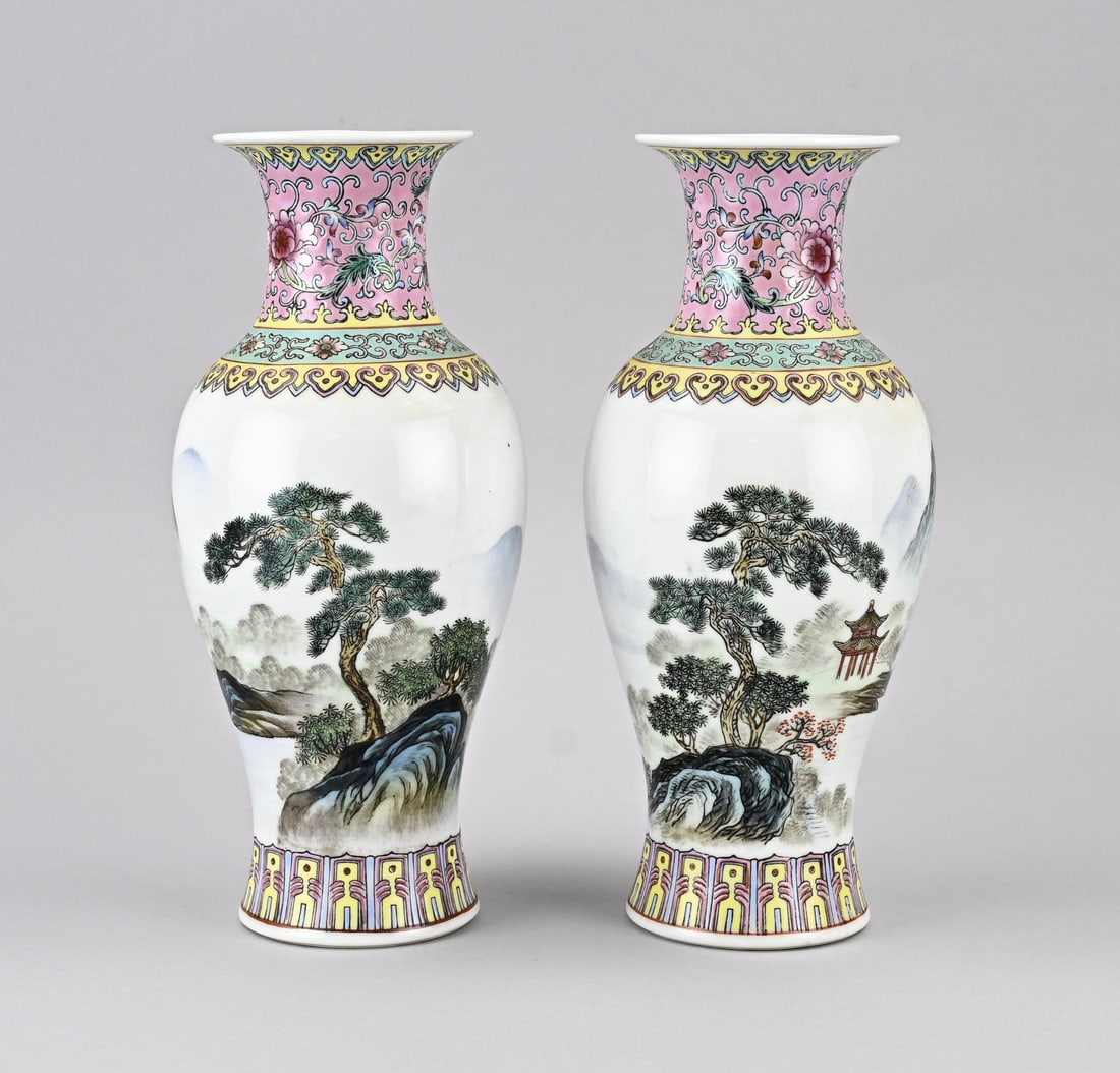 2x Chinese vase, H 25 cm. (1 of 2)