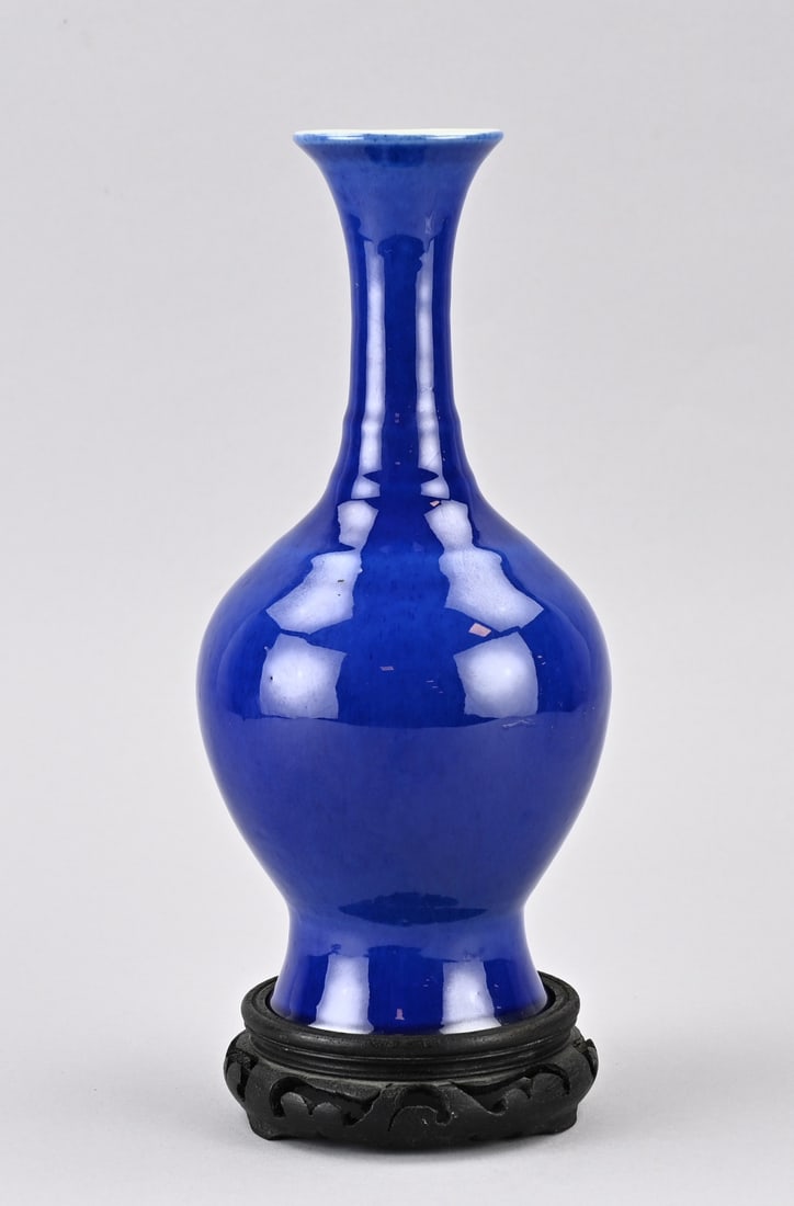 Chinese vase on pedestal, H 25 cm. (1 of 2)