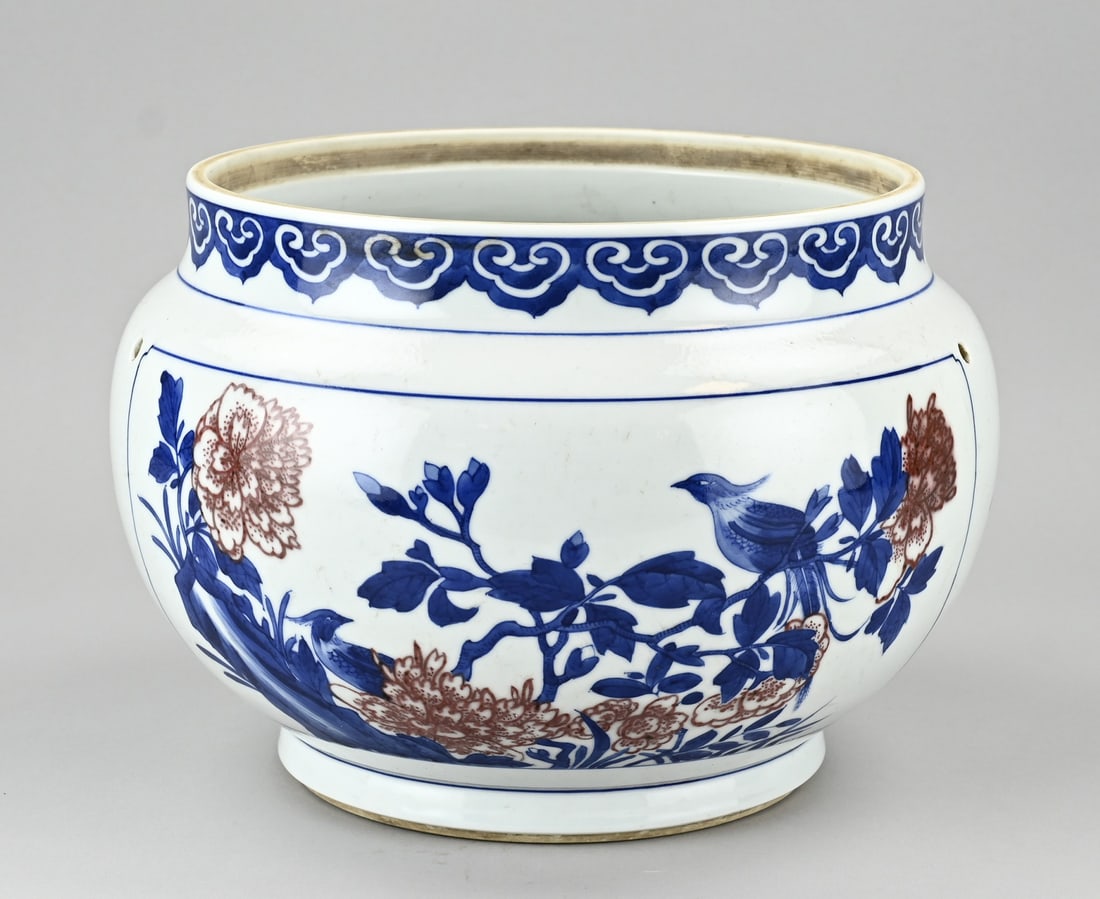 Chinese flower pot Ø 26 cm.: Chinese porcelain Kang Xi marked flowerpot with birds in a garden decor. Dimensions: H 20.5 x 26 cm. In good condition.