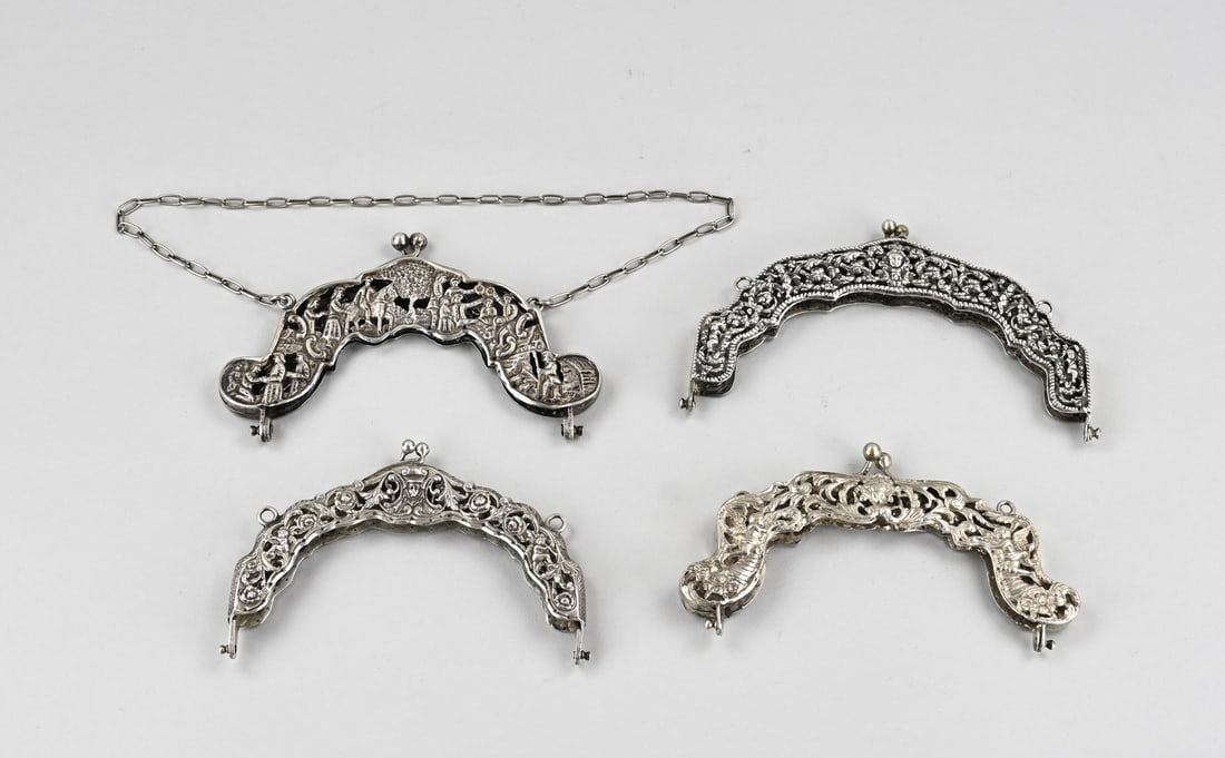 4 Large silver purse frames, 20th century: Four large silver purse frames, 20th century, 833/000, openwork contoured models with figures and floral decoration. Frame with horn of plenty featuring restorations. MT.: e.g. H. Hooijkaas,