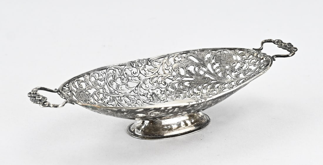 Silver bonbon basket: Silver bonbon basket, 835/000, oval sawed model with floral decoration placed on an oval base. The dish features 2 handles with floral decoration. MT.: H.Hooijkaas, Schoonhoven. 1955. 21x9x4.5cm.