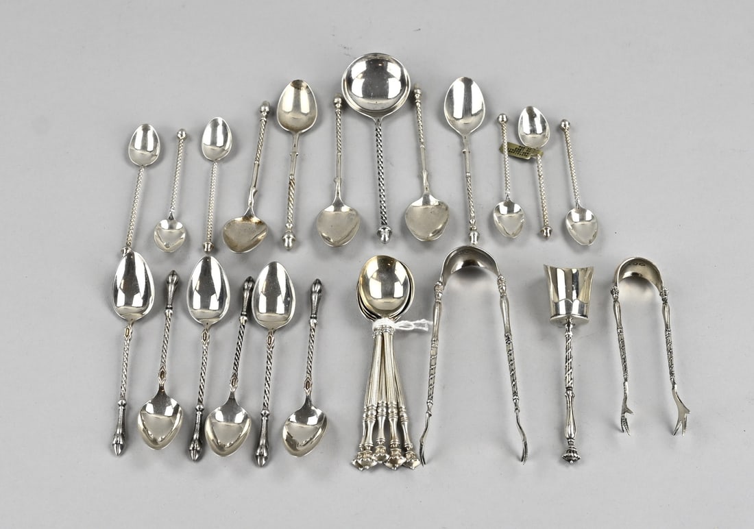 Lot of silver spoons (crown): Lot of silver spoons, 835/000, model with crowned handle, with sugar scoop and sugar tongs, and various spoons with twisted handles with goat's foot and pine cone. Total approx. 245 grams. In good