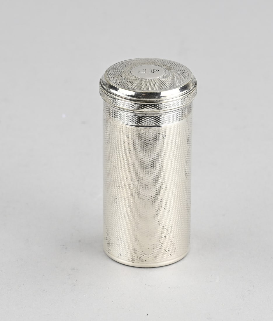 Silver travel cylinder, Gustave Keller: Antique silver travel case, 925/000, cylindrical with guilloche decoration. Features a monogram engraving: JP. And gilding on the inside. Maker: Gustave Keller, Paris, circa 1900. Approx. ø 3.7 x
