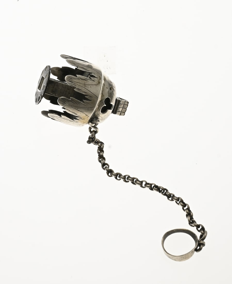 Antique pipe stopper - 2