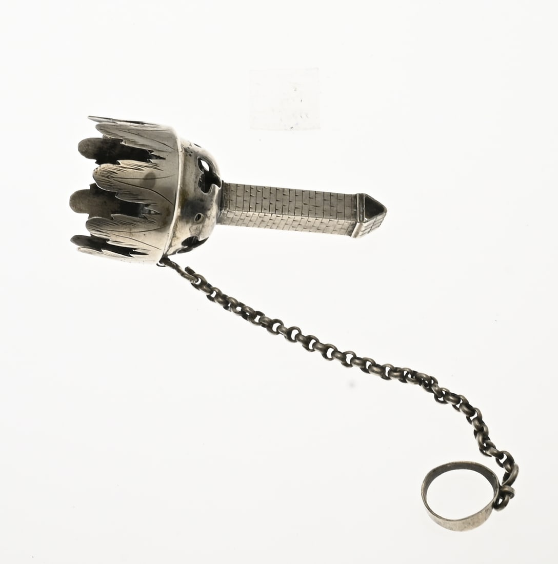 Antique pipe stopper - 3