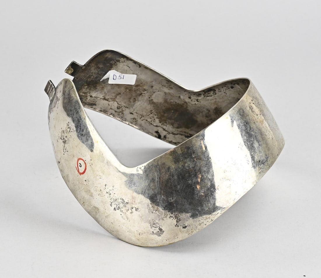 Silver ear ornament, Staphorst: Silver ear ornament, 833/000, heavy model. MT.: AODrost, Staphorst, dated:T:1929. Approx. 171 grams. In good condition.