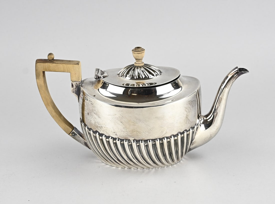 Silver teapot (1 of 2)