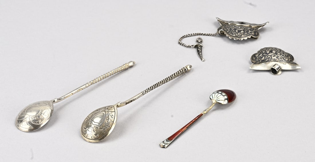4 Pieces silver (miscellaneous) - 2