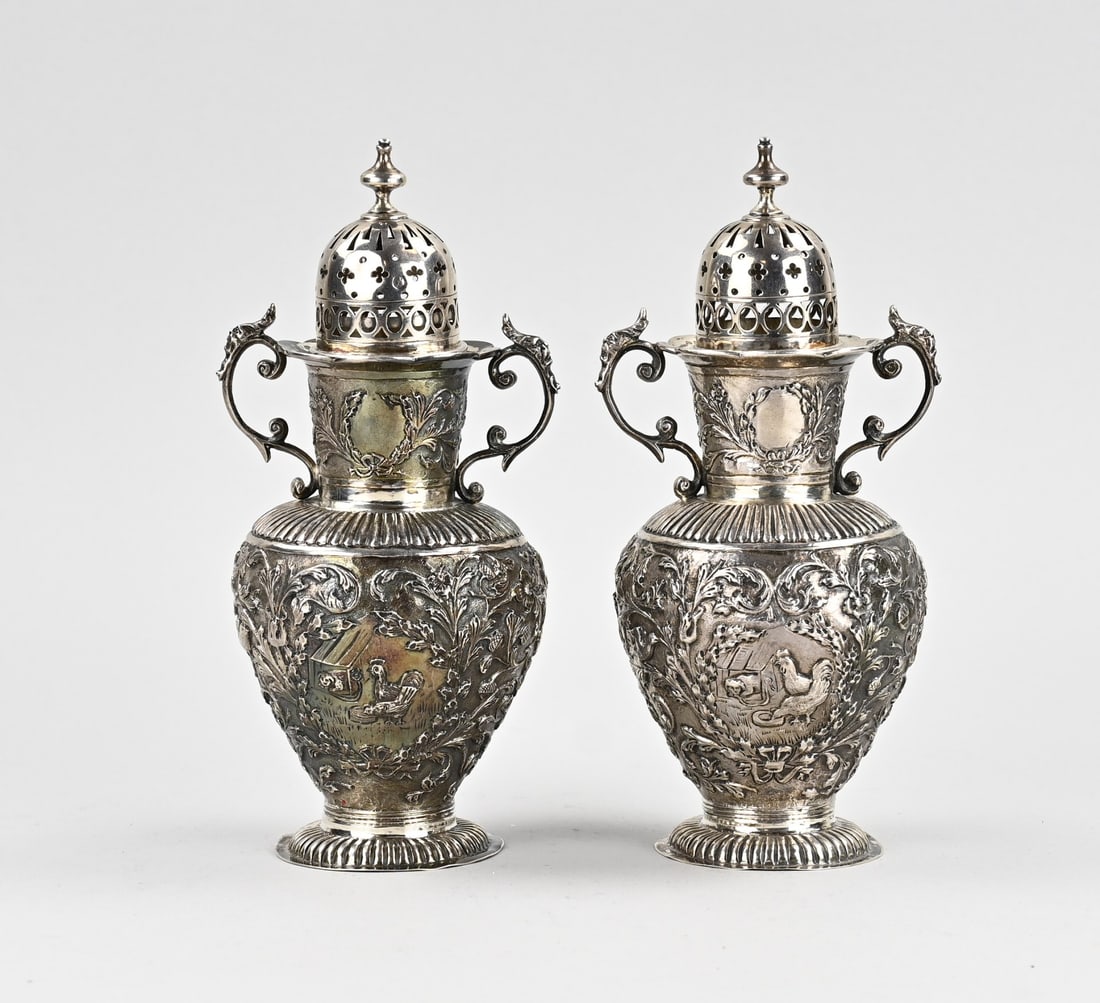 2 Silver shakers: Two fine shakers, 934/000, with embossed floral decoration and image. With scalloped rim and sawed sprinkling spouts. With 2 handles and scalloped edge. MT.: Rinze Janse Spaanstra, Drachten. Year: k: