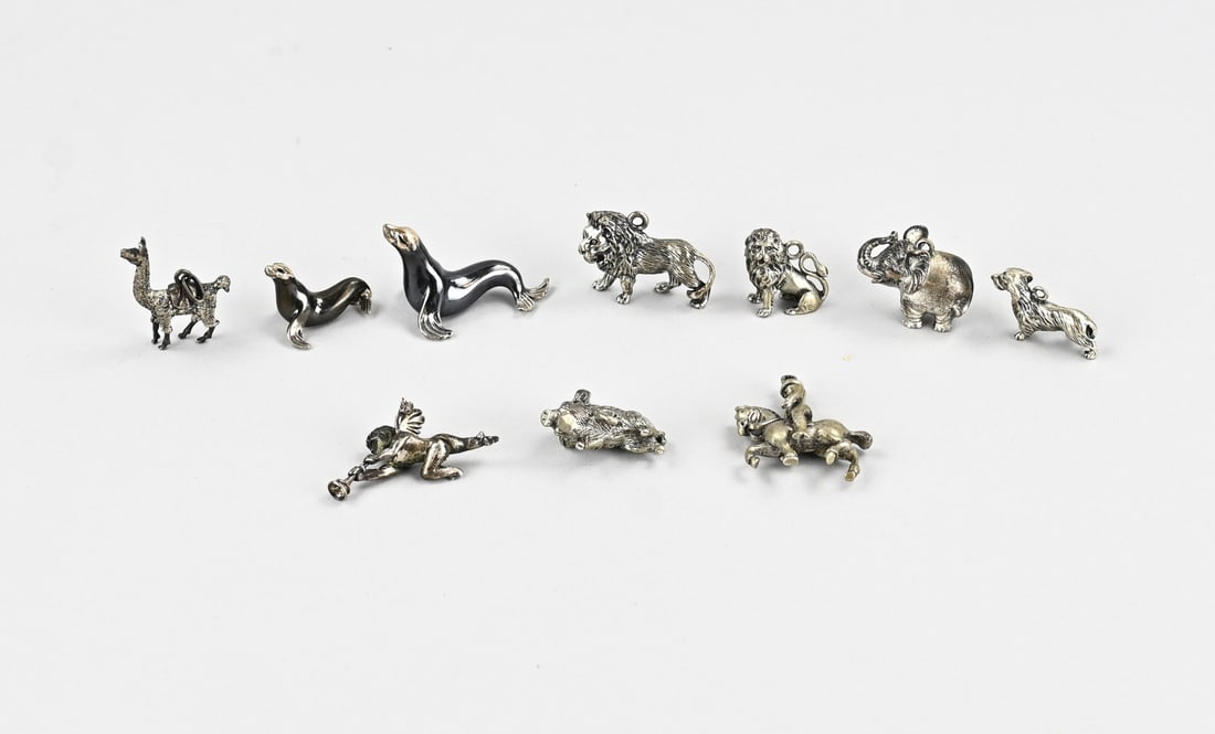 Lot of silver miniatures/pendants (1 of 1)