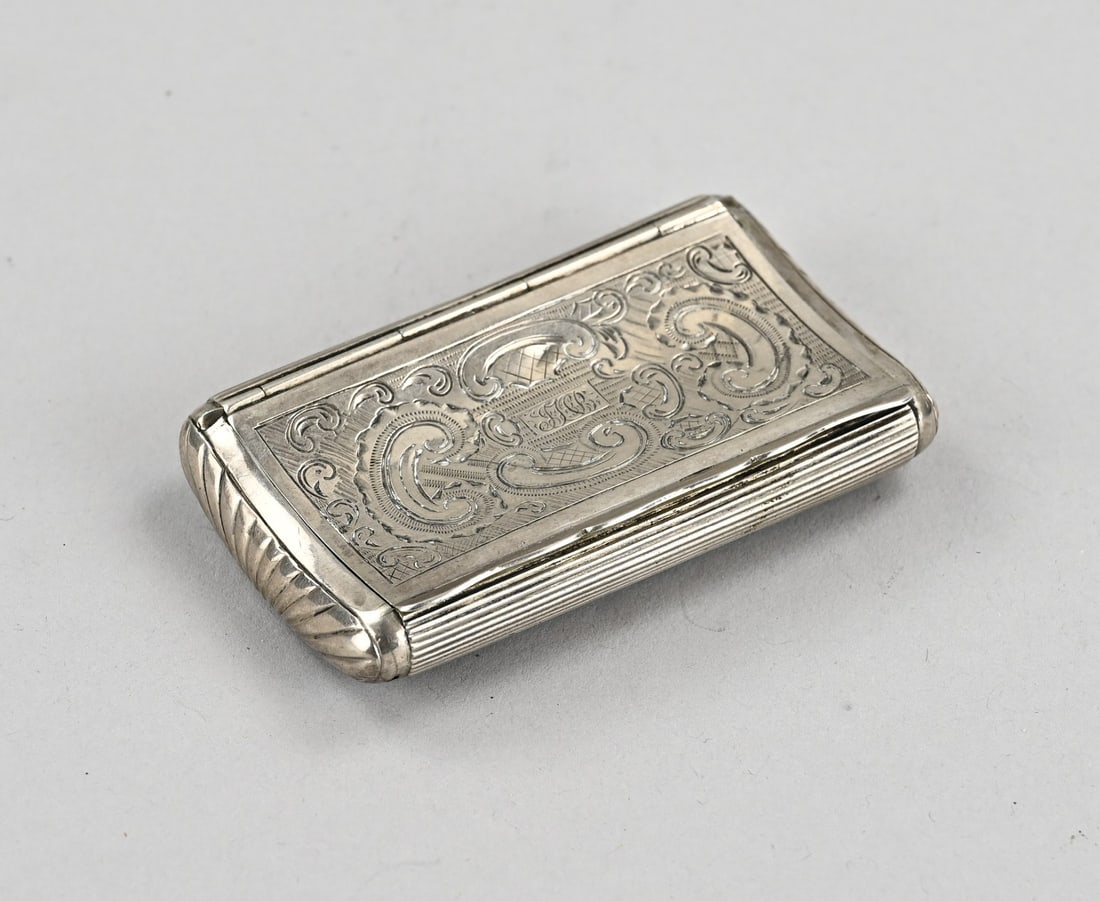 Silver snuff box (1 of 2)