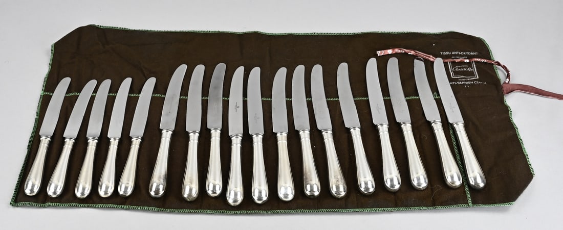 Lot of knives with silver handles, 18x: Eighteen knives with silver handles, 835/000. 13 table knives and 5 dessert knives, Hollands Glad model. MT.: Gerritsen en van Kempen, Zeist. jl:n/o; 1948-1949. 21-24.5cm. Some signs of use,