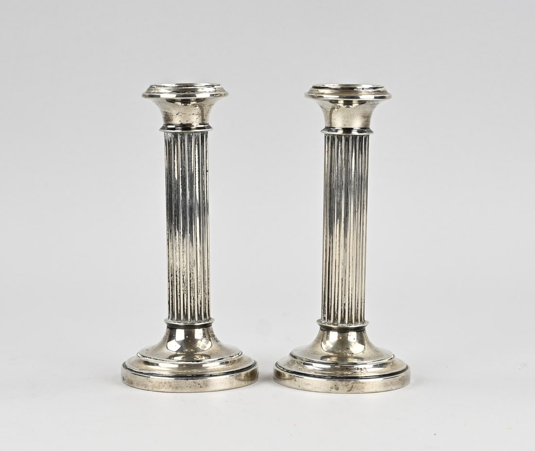 Pair of silver candlesticks: Pair of silver candlesticks, 835/000, on a round base with a ribbed pillar and a round light. MT.: Zilverfabriek Begeer, Voorschoten. ø7x16.5cm. Gross weight 469 grams, with filled base. In good