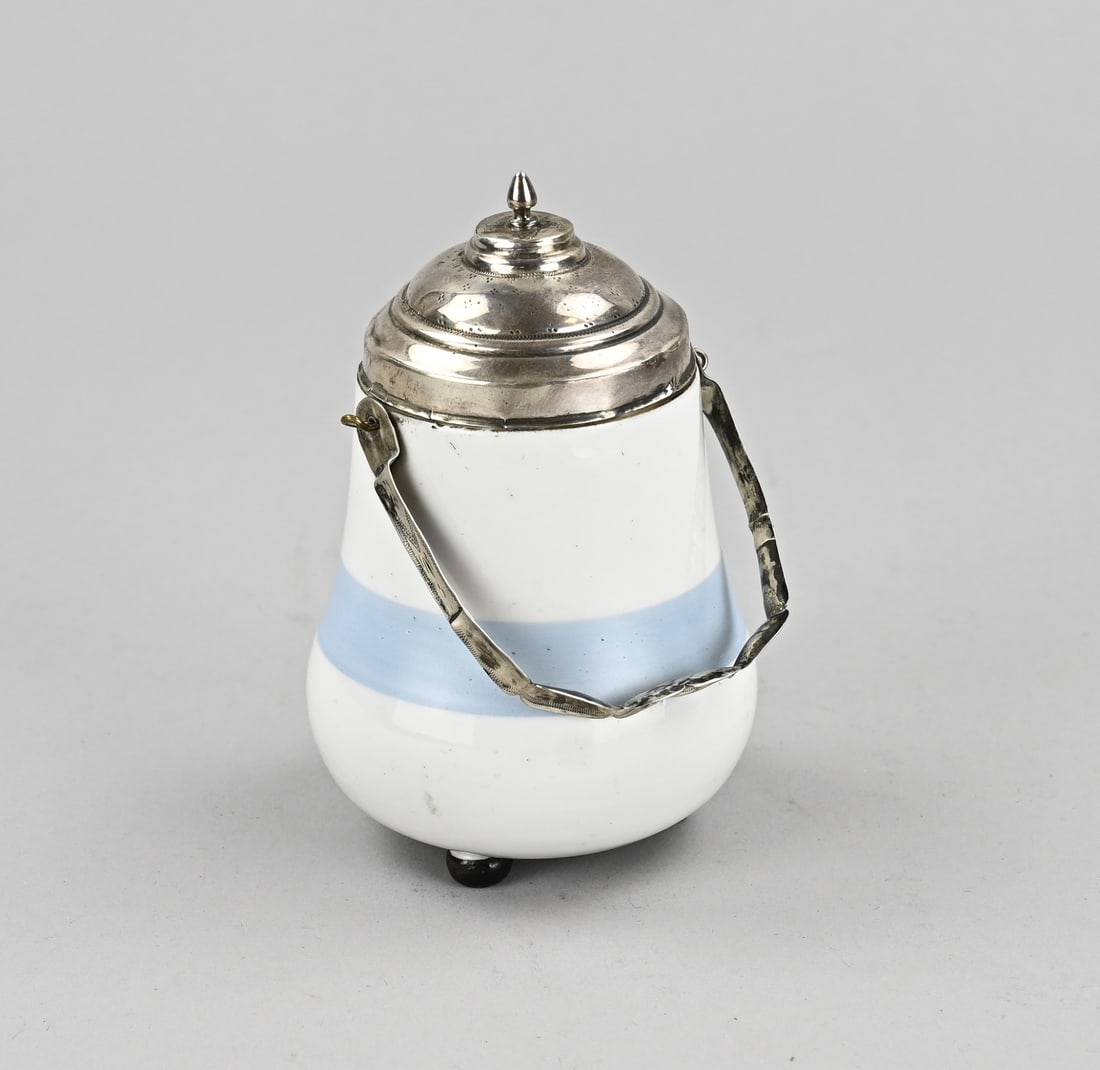 Match holder with silverware (1 of 1)