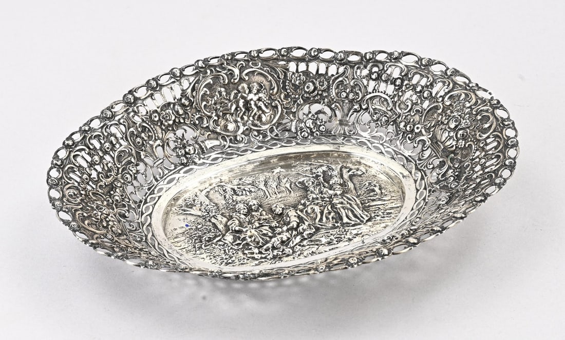 Silver bread basket (1 of 1)