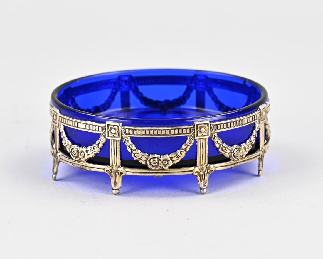 Silver bottle holder with blue glass: Silver bottle holder, 925/000, Empire style with blue glass. Round silver holder decorated with garlands, goblet-shaped feet, and a beaded rim. Fitted with a blue glass inner container. Silver