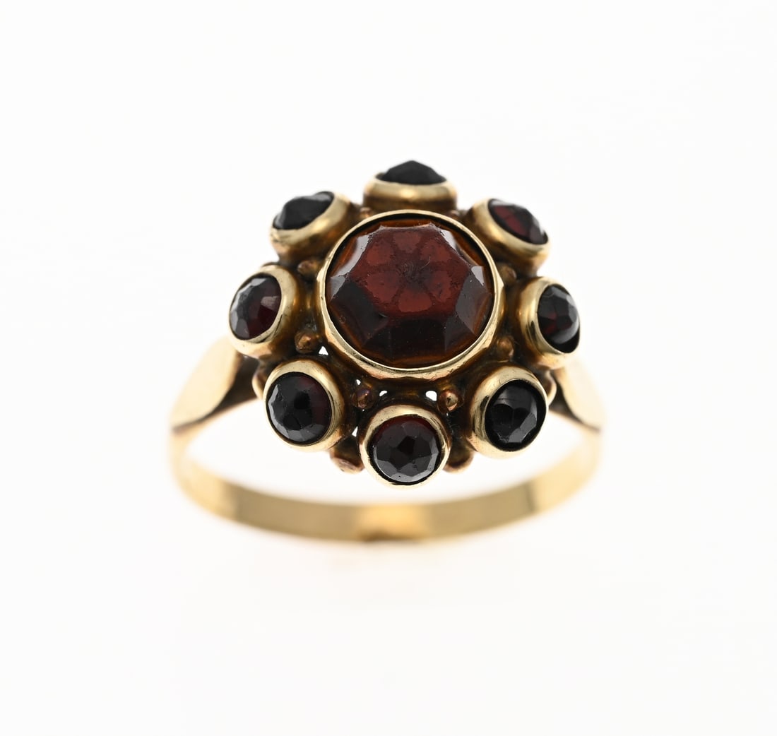 Gold ring with garnet rosette (1 of 1)