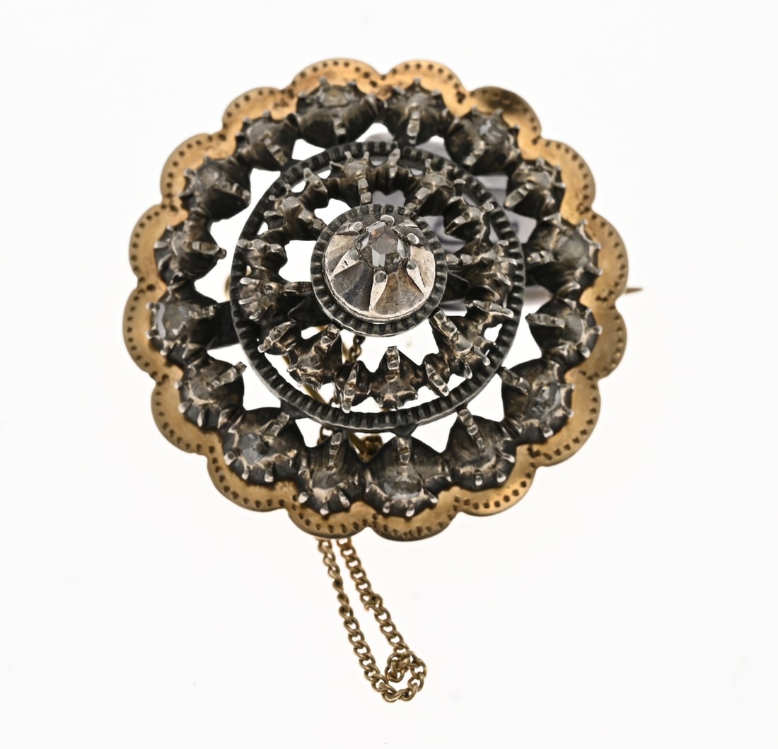 Gold brooch with diamond: Antique gold brooch, 585/000, with diamond. Round regional brooch with a silver openwork head set with various rose-cut diamonds, in the center and alternating in the rim. Fitted with a safety chain.