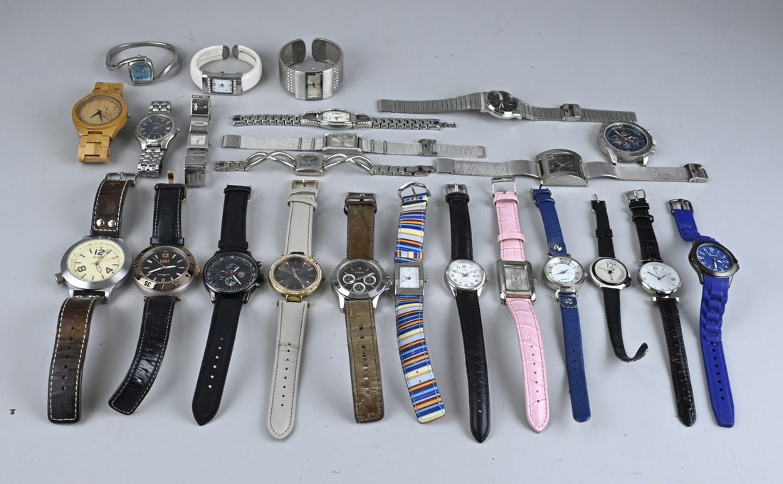 Lot of various watches: Lot with various watches including Oozoo, Regal, Sky, Garonne, Suntime, Esprit, Lorus and Casio. Quartz.
