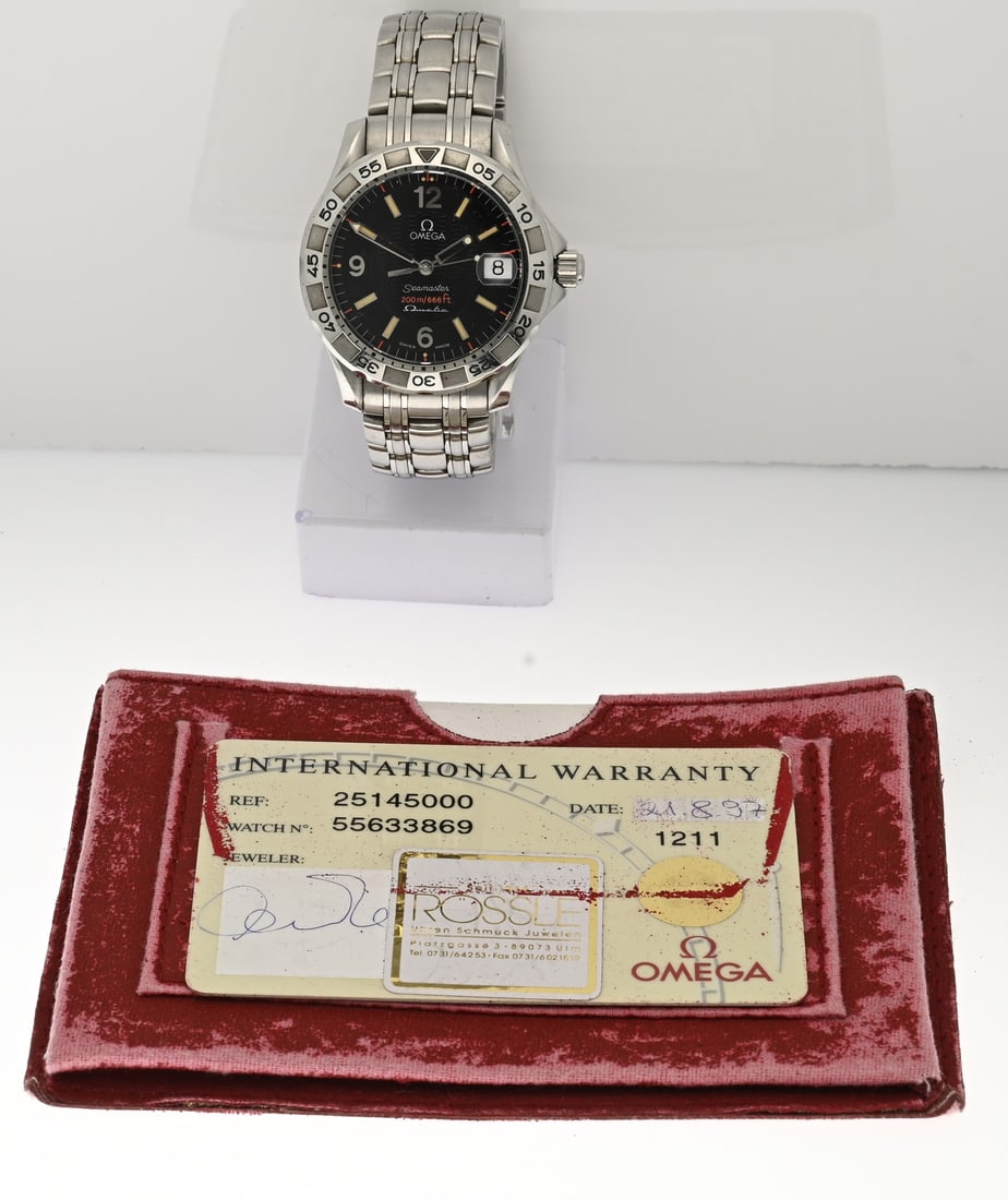 Omega Seamaster Omegamatic: Exceptional Omega Seamaster Omegamatic, steel case with rotating bezel and an engraved black dial with date display. Case diameter 37 mm. Equipped with an autoquartz caliber (Kinetic). Watch number: