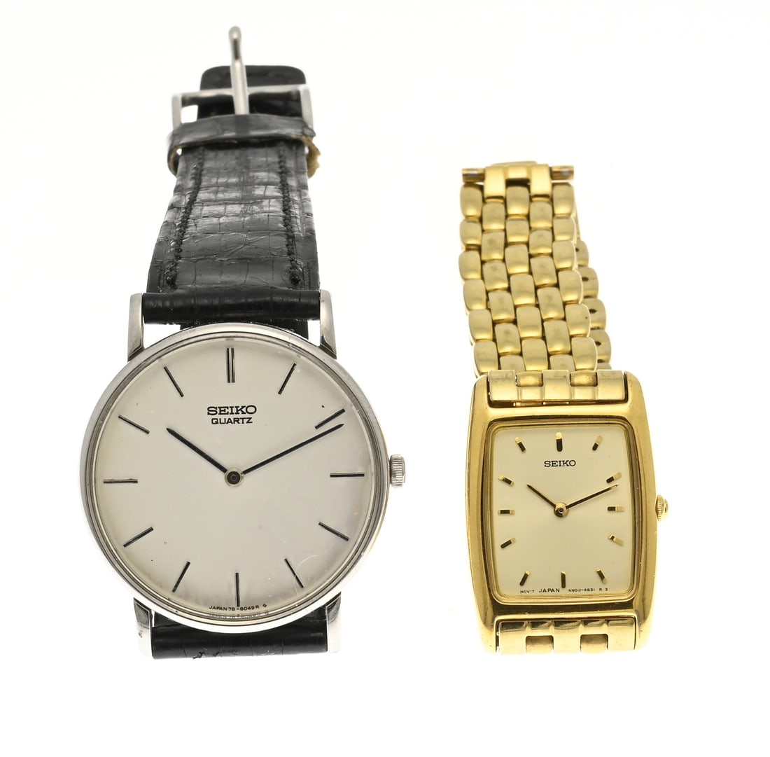 Lot with 2 Seiko watches: Two Seiko watches. A gold-plated rectangular ladies' model with a link bracelet. Width 20 mm. Length 19 cm. And a round steel watch, ø 32 mm. Mounted on a black leather strap, somewhat worn. Both qua