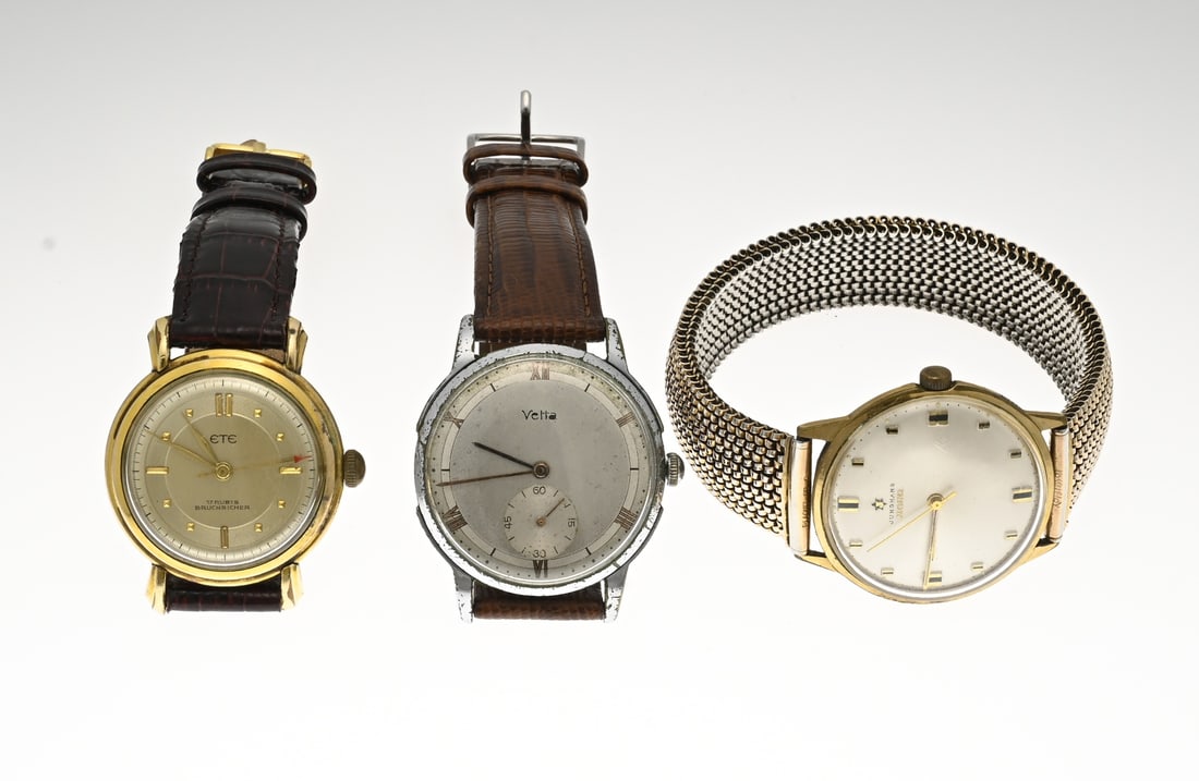 3 Watches: Three mechanical watches: a watch with a steel case, a Vetta with a leather strap, a gold-plated watch, an Ete Bruchsicher with a gold-colored dial, and a gold-colored watch, a Junghans Meister with a