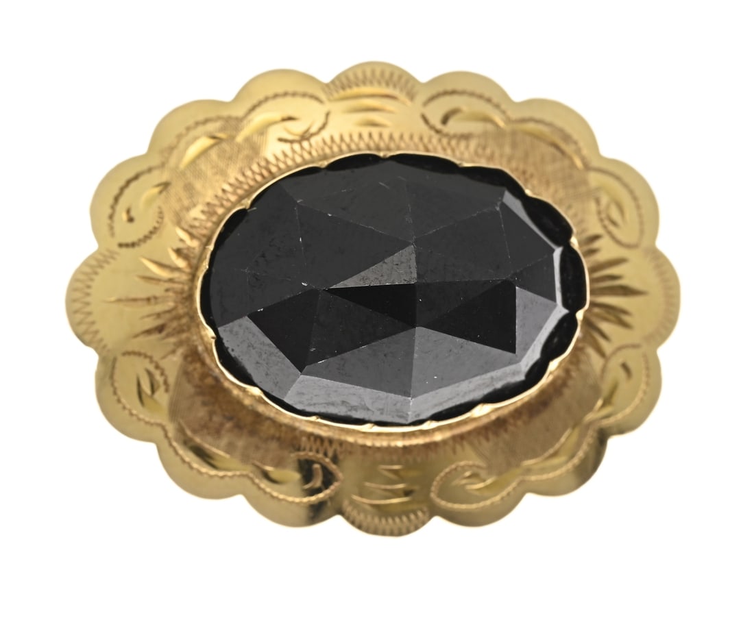 Gold brooch with garnet (1 of 1)
