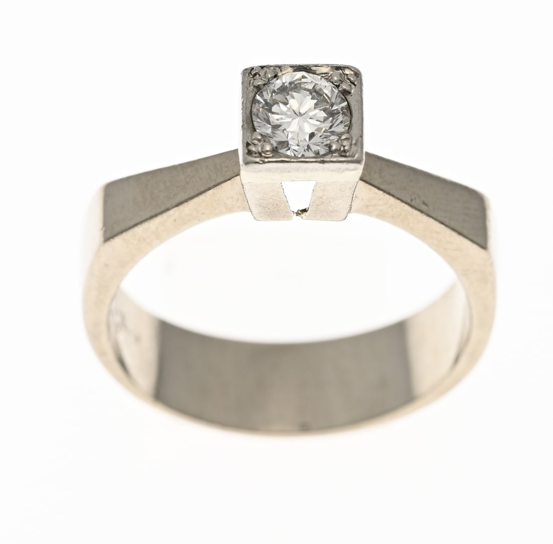 White gold solitaire ring with diamond (1 of 1)