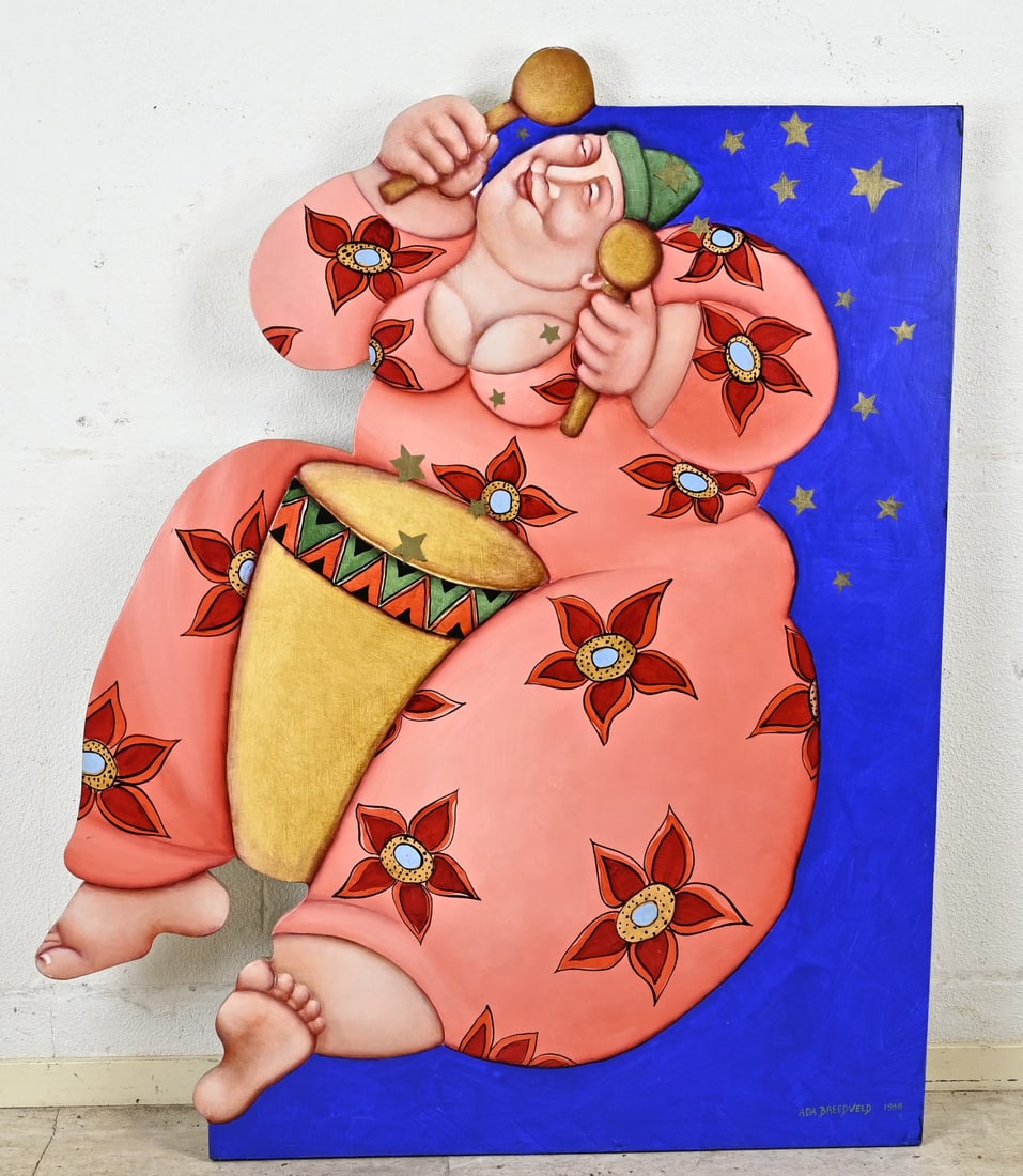Ada Breedveld, Curvy woman plays the drum: Painted wooden figure (1998) by Ada Breedveld. 1944 - . Curvy woman playing drums. Oil on panel. Dimensions: 115 x 97 cm. In good condition.