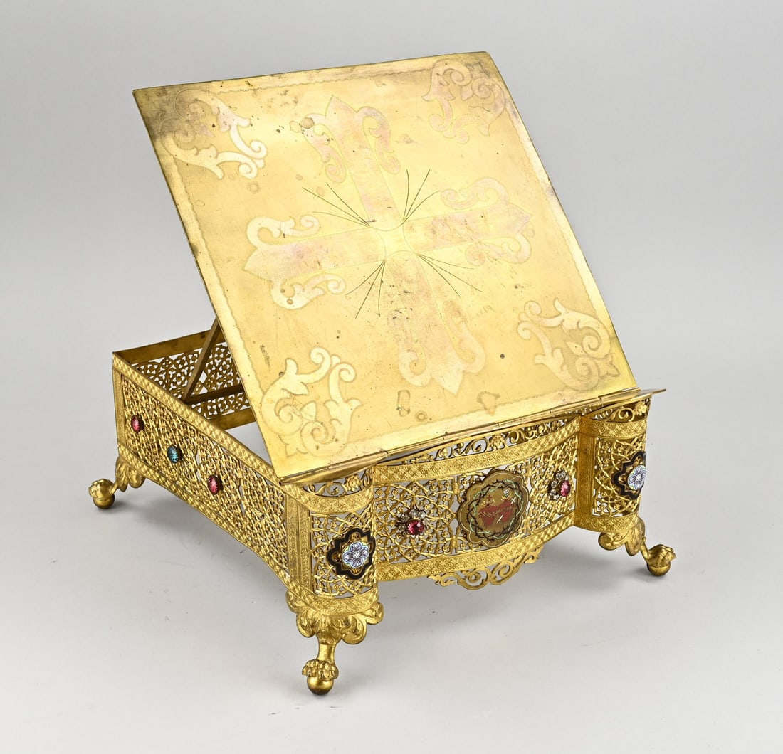 Gilded Bible stand: 19th-century gilded brass Bible stand with cloisonné and glass gemstones. Dimensions: 15 x 35 x 27 cm. In good condition.
