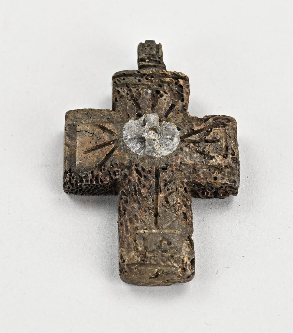 Byzantine bone cross (archaeological find): Byzantine bone archaeological find. Holy Cross. Dimensions: 7.5 x 4.5 x 1 cm. In good condition.